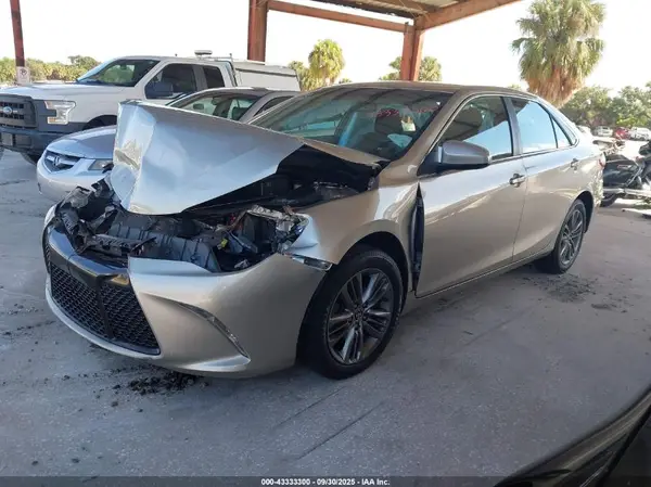 4T1BF1FK2GU137722 2016 TOYOTA CAMRY - Image 2