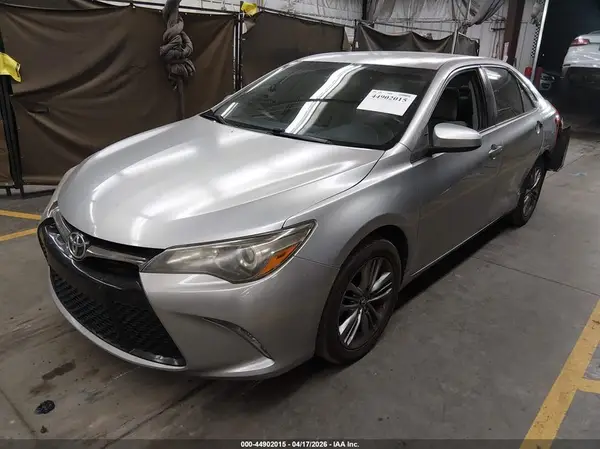 4T1BF1FK2GU138532 2016 TOYOTA CAMRY - Image 2