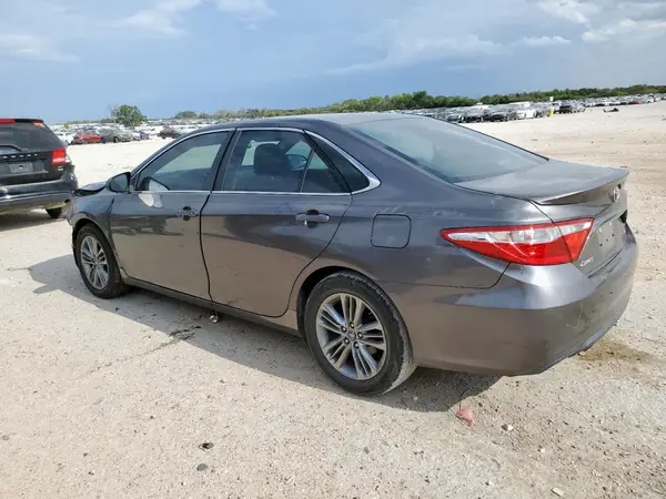 4T1BF1FK2GU139325 2016 TOYOTA CAMRY - Image 2
