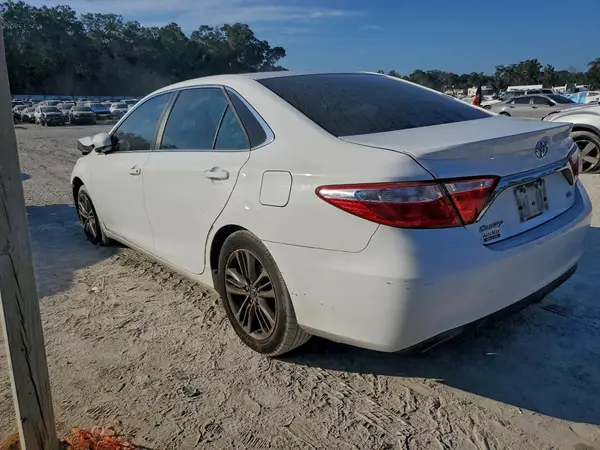 4T1BF1FK2GU139938 2016 TOYOTA CAMRY - Image 2