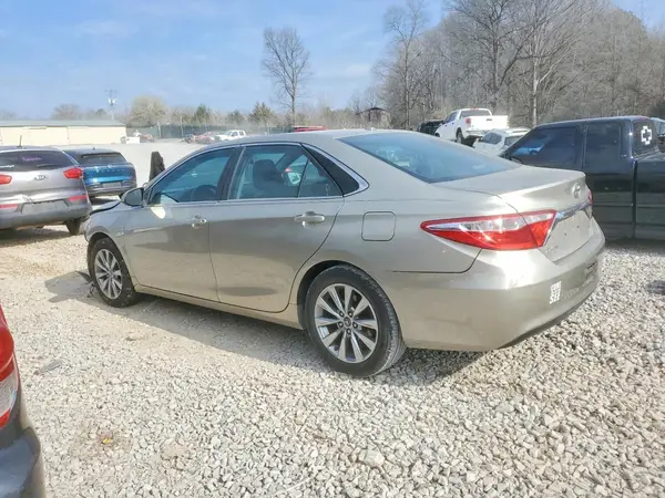 4T1BF1FK2GU141687 2016 TOYOTA CAMRY - Image 2