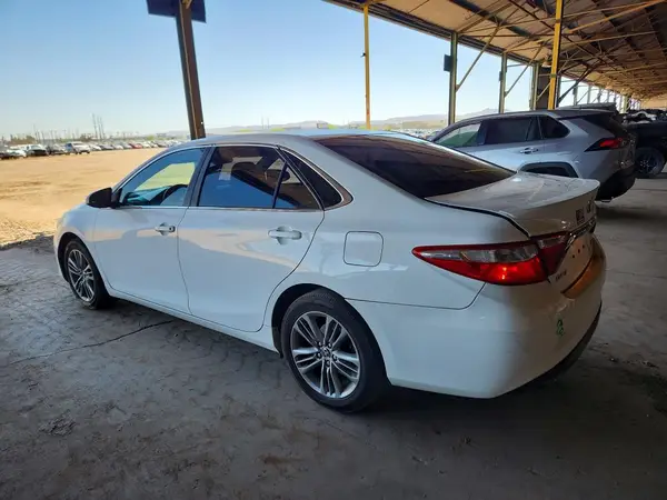 4T1BF1FK2GU141852 2016 TOYOTA CAMRY - Image 2