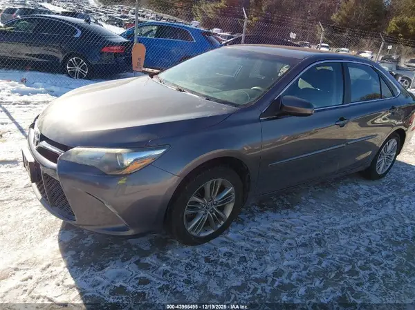 4T1BF1FK2GU143133 2016 TOYOTA CAMRY - Image 2