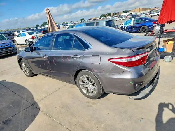 4T1BF1FK2GU143679 2016 TOYOTA CAMRY - Image 2