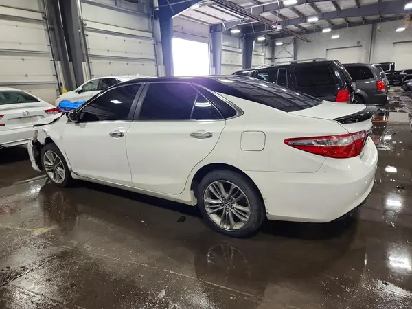 4T1BF1FK2GU144069 2016 TOYOTA CAMRY - Image 2