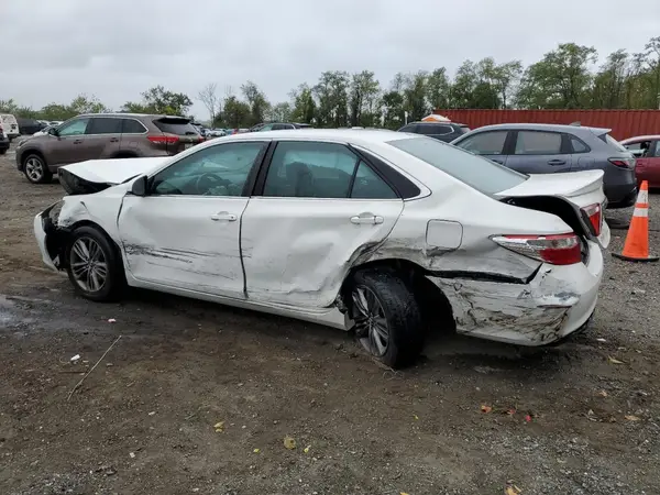 4T1BF1FK2GU144945 2016 TOYOTA CAMRY - Image 2