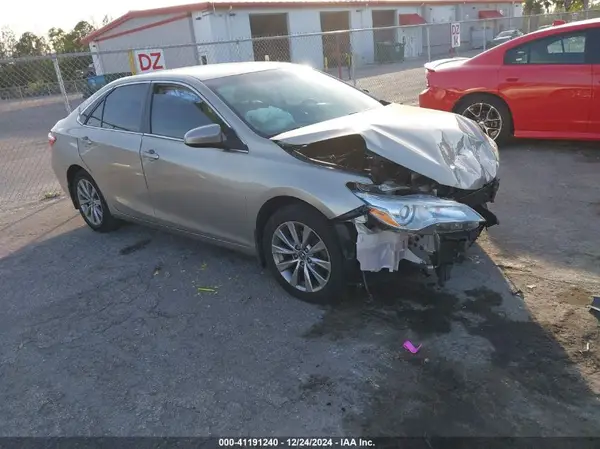 4T1BF1FK2GU145593 2016 TOYOTA CAMRY - Image 1