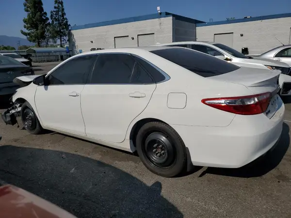 4T1BF1FK2GU146999 2016 TOYOTA CAMRY - Image 2