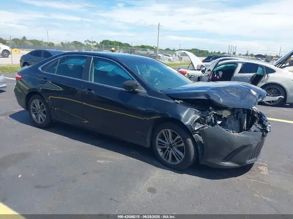 4T1BF1FK2GU148185 2016 TOYOTA CAMRY - Image 1