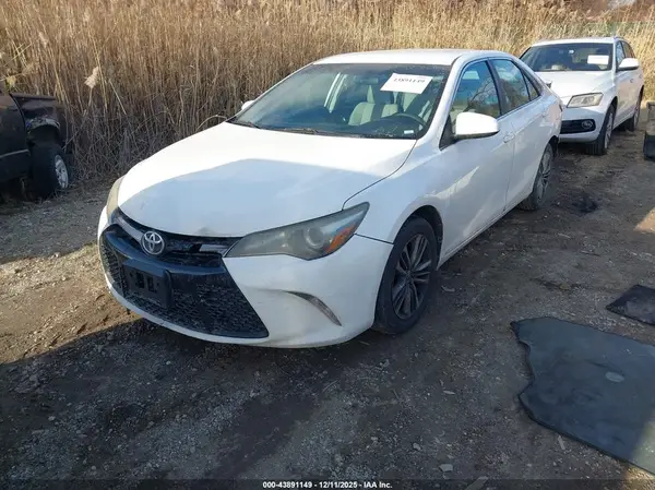 4T1BF1FK2GU148221 2016 TOYOTA CAMRY - Image 2