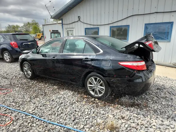 4T1BF1FK2GU149756 2016 TOYOTA CAMRY - Image 2