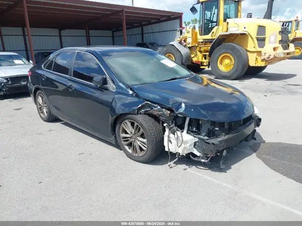 4T1BF1FK2GU152088 2016 TOYOTA CAMRY - Image 1