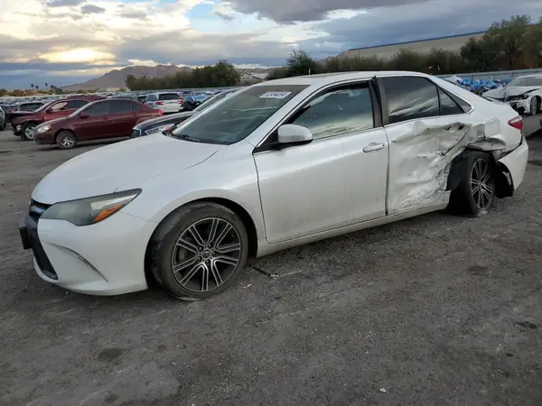 4T1BF1FK2GU153497 2016 TOYOTA CAMRY - Image 1