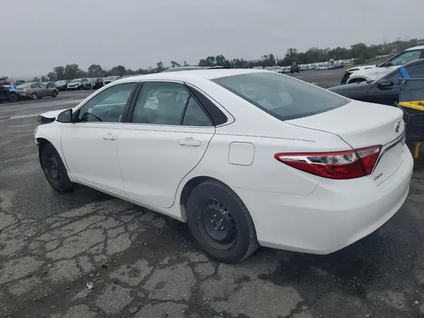 4T1BF1FK2GU154102 2016 TOYOTA CAMRY - Image 2