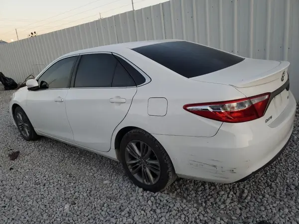 4T1BF1FK2GU154360 2016 TOYOTA CAMRY - Image 2