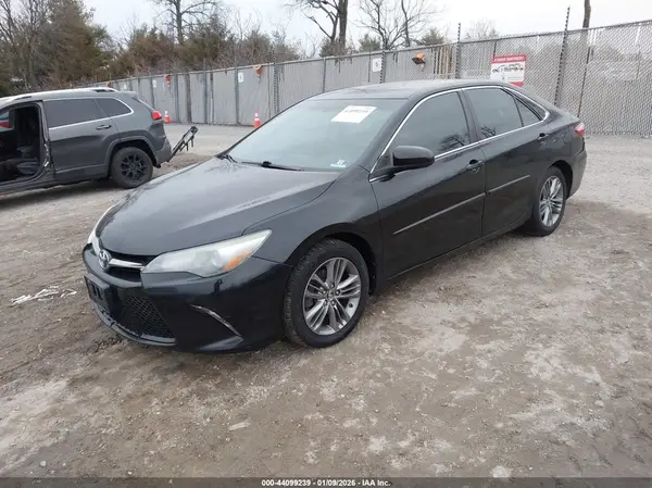 4T1BF1FK2GU155945 2016 TOYOTA CAMRY - Image 2