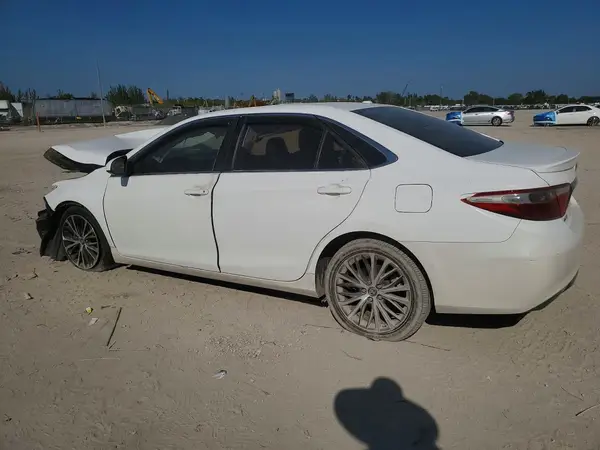 4T1BF1FK2GU156948 2016 TOYOTA CAMRY - Image 2