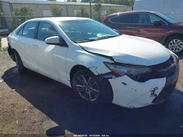 4T1BF1FK2GU157727 2016 TOYOTA CAMRY - Image 1