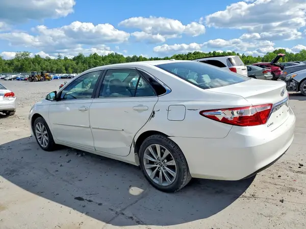 4T1BF1FK2GU158067 2016 TOYOTA CAMRY - Image 2