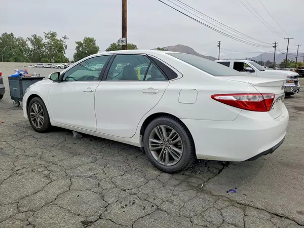 4T1BF1FK2GU158604 2016 TOYOTA CAMRY - Image 2