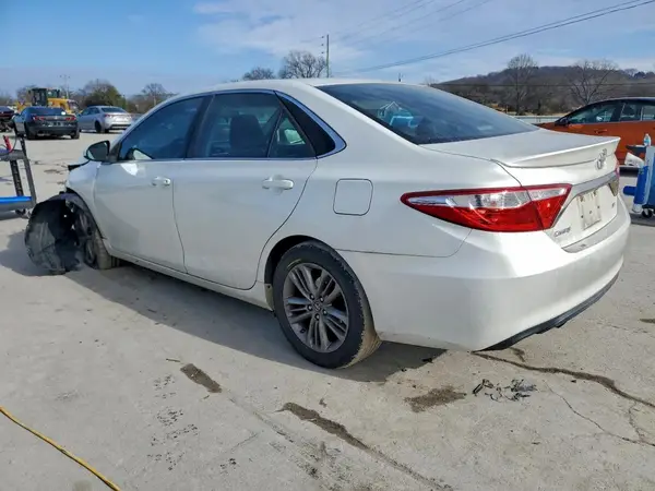 4T1BF1FK2GU162071 2016 TOYOTA CAMRY - Image 2