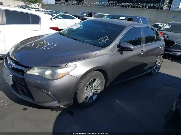 4T1BF1FK2GU164015 2016 TOYOTA CAMRY - Image 2