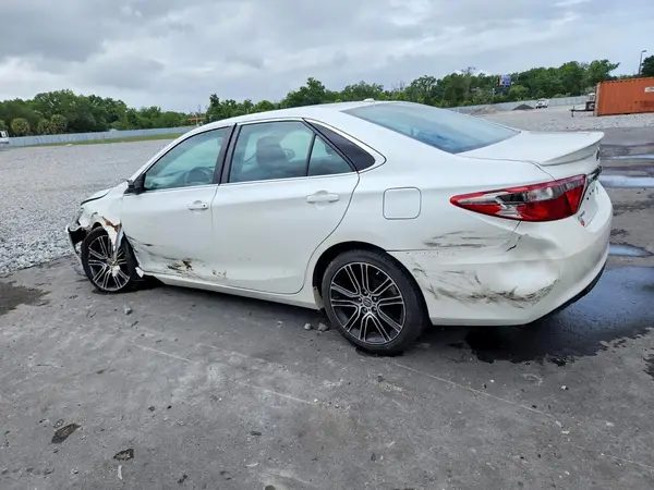 4T1BF1FK2GU164726 2016 TOYOTA CAMRY - Image 2