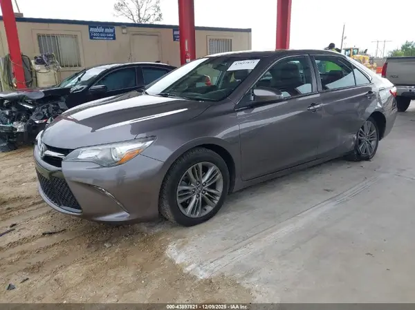 4T1BF1FK2GU164855 2016 TOYOTA CAMRY - Image 2