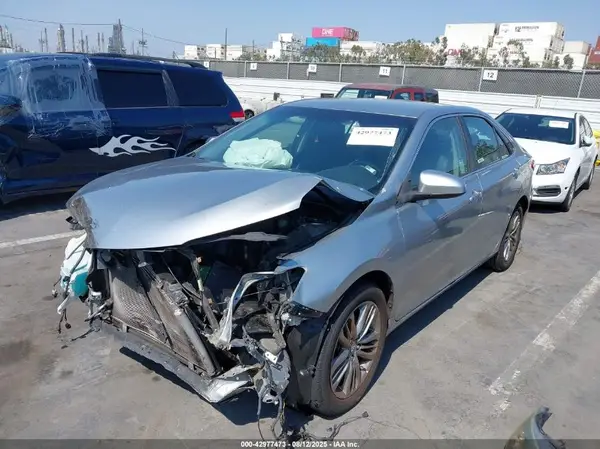 4T1BF1FK2GU165505 2016 TOYOTA CAMRY - Image 2