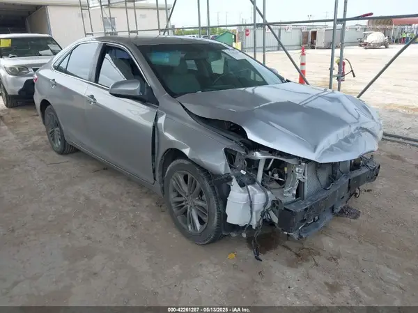 4T1BF1FK2GU166881 2016 TOYOTA CAMRY - Image 1
