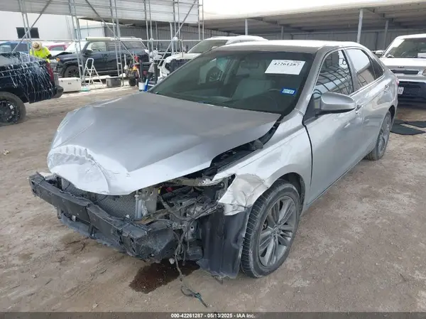 4T1BF1FK2GU166881 2016 TOYOTA CAMRY - Image 2