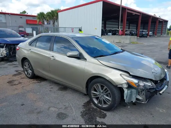 4T1BF1FK2GU166914 2016 TOYOTA CAMRY - Image 1