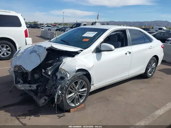 4T1BF1FK2GU167352 2016 TOYOTA CAMRY - Image 2