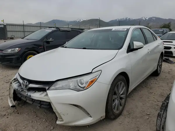 4T1BF1FK2GU168095 2016 TOYOTA CAMRY - Image 1