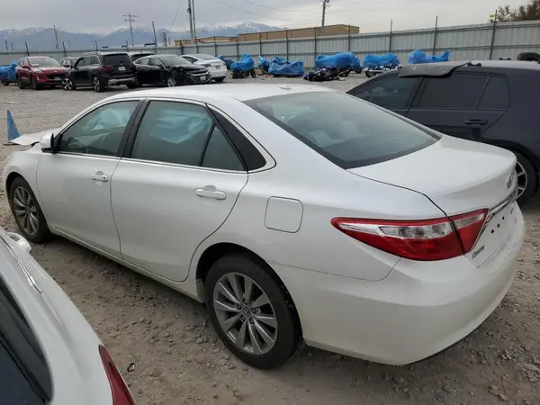 4T1BF1FK2GU168095 2016 TOYOTA CAMRY - Image 2
