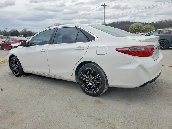 4T1BF1FK2GU168758 2016 TOYOTA CAMRY - Image 2