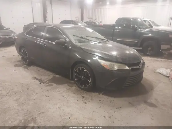 4T1BF1FK2GU173393 2016 TOYOTA CAMRY - Image 1