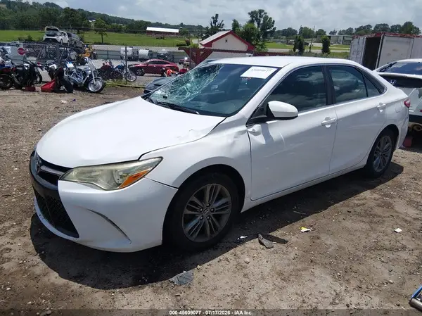 4T1BF1FK2GU175368 2016 TOYOTA CAMRY - Image 2