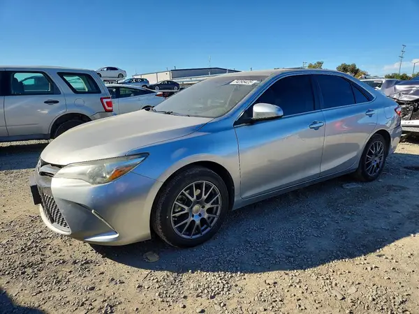 4T1BF1FK2GU175757 2016 TOYOTA CAMRY - Image 1