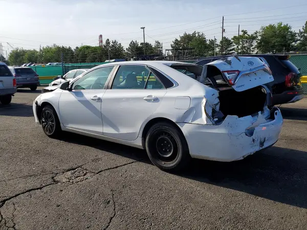 4T1BF1FK2GU176309 2016 TOYOTA CAMRY - Image 2