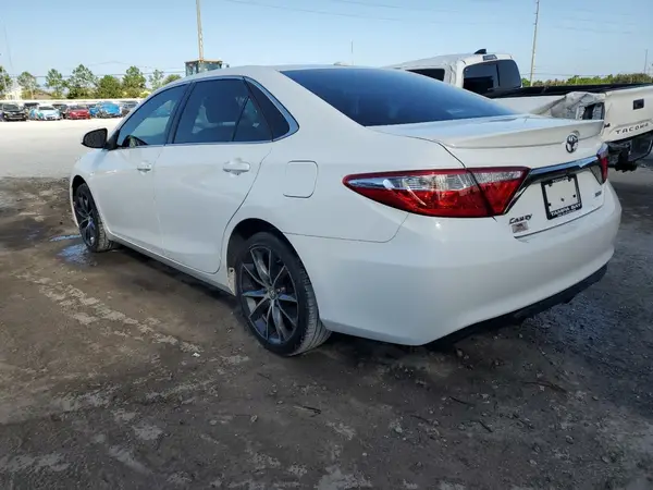4T1BF1FK2GU177959 2016 TOYOTA CAMRY - Image 2