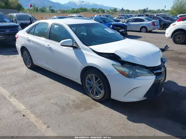 4T1BF1FK2GU182174 2016 TOYOTA CAMRY - Image 1