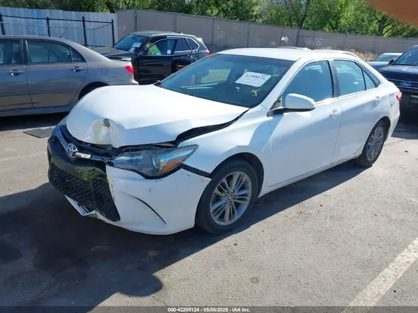 4T1BF1FK2GU182174 2016 TOYOTA CAMRY - Image 2