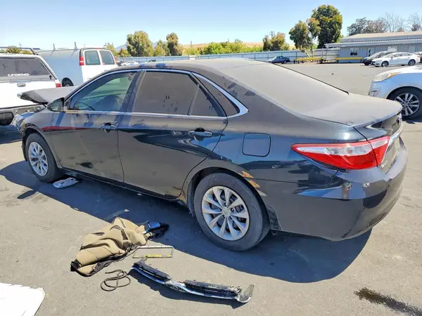 4T1BF1FK2GU182689 2016 TOYOTA CAMRY - Image 2