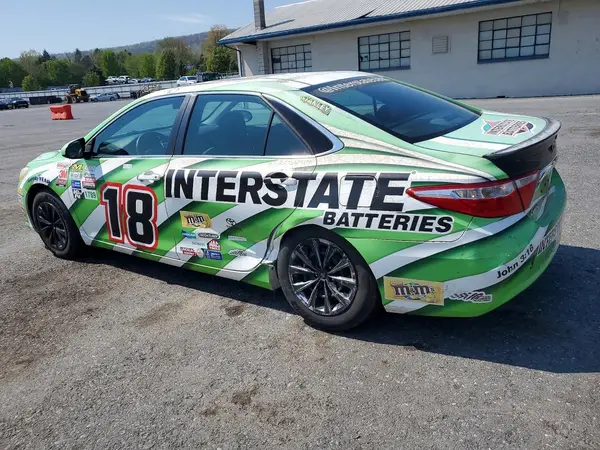 4T1BF1FK2GU183910 2016 TOYOTA CAMRY - Image 2