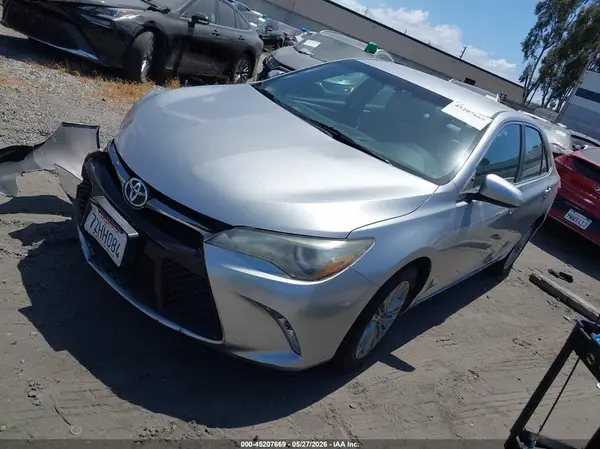 4T1BF1FK2GU185351 2016 TOYOTA CAMRY - Image 2