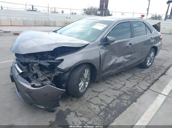 4T1BF1FK2GU185477 2016 TOYOTA CAMRY - Image 2