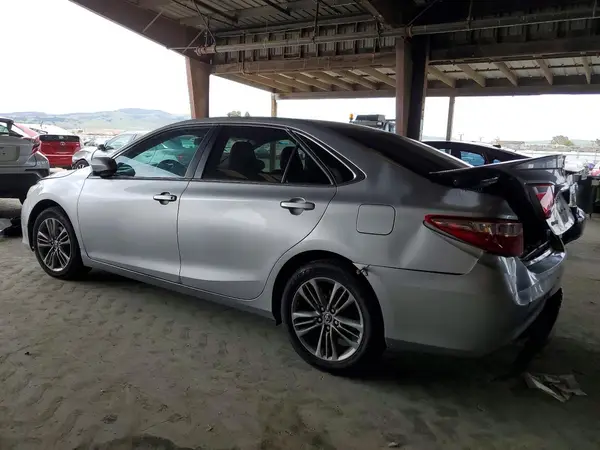 4T1BF1FK2GU185611 2016 TOYOTA CAMRY - Image 2