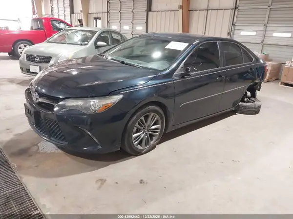 4T1BF1FK2GU185818 2016 TOYOTA CAMRY - Image 2