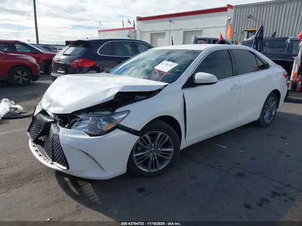 4T1BF1FK2GU185995 2016 TOYOTA CAMRY - Image 2